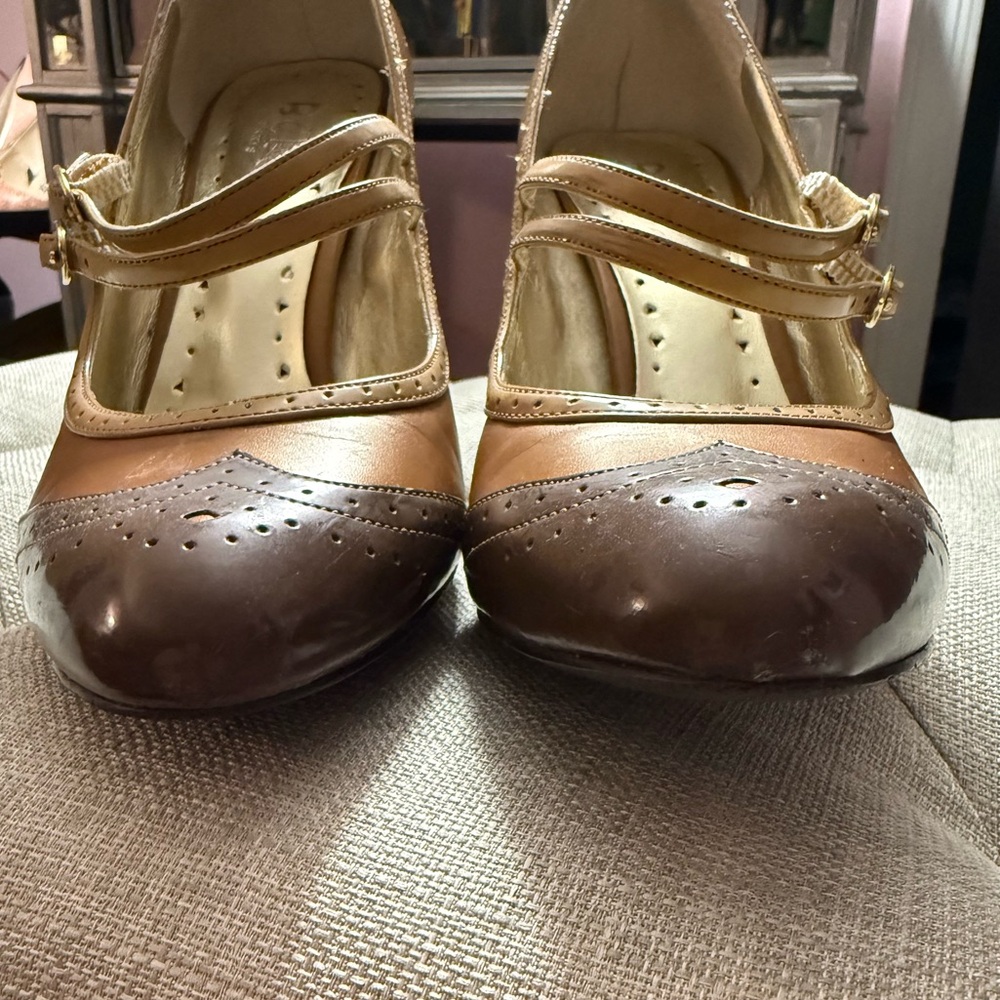 BCBG Paris Mary Jane Heels Size 8 Brown Tan Brogue Oxford Pumps Vintage Style - Picture 7 of 13